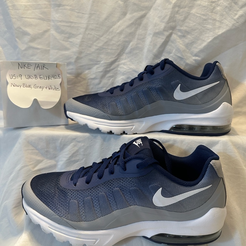 Nike Men's Blue and Gray Athletic Shoes